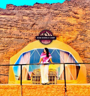 RUM DESART BUBBLE lUXURY CAMP